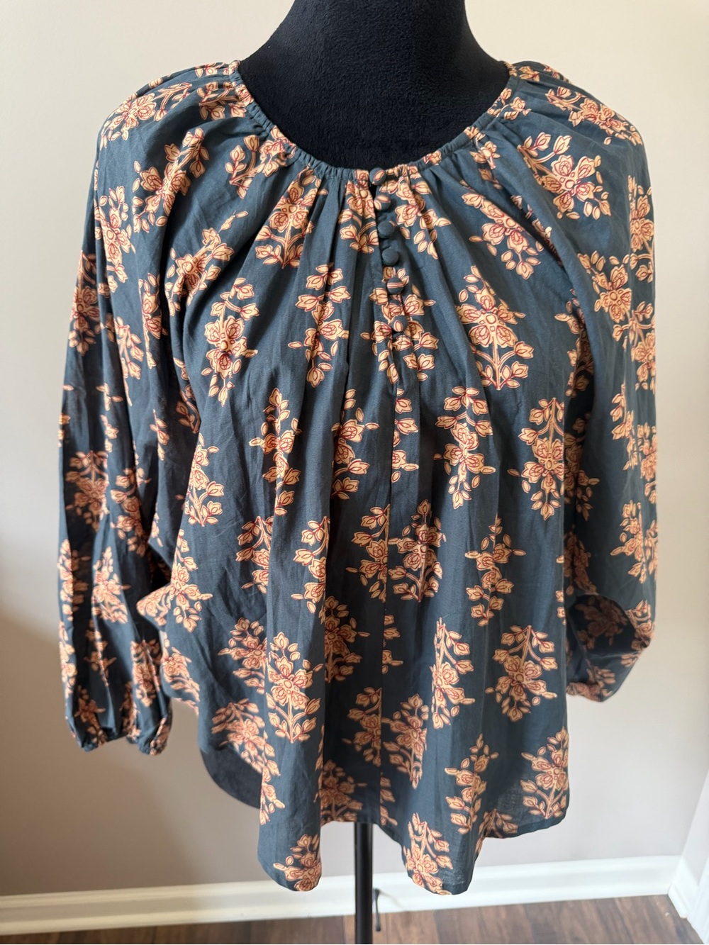 Carly Jean Los Angeles Floral Gathered Neck Blouse - Gray and Peach Small